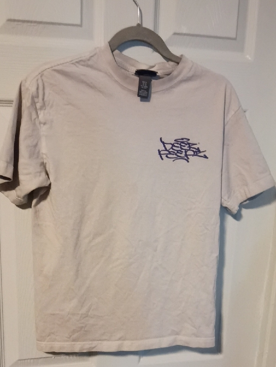 H&M Other - H&M Short Sleeve Crewneck Tee in Light Beige with Navy Graphic Print